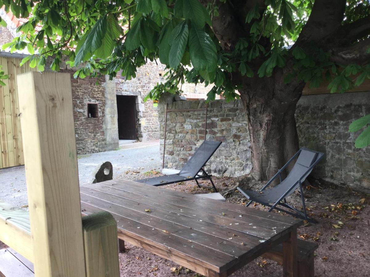 Le Loup Dans La Bergerie Acomodação com café da manhã Montmartin-sur-Mer Exterior foto