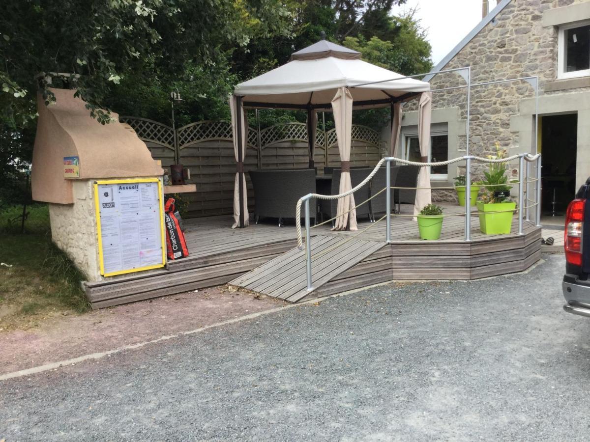 Le Loup Dans La Bergerie Acomodação com café da manhã Montmartin-sur-Mer Exterior foto